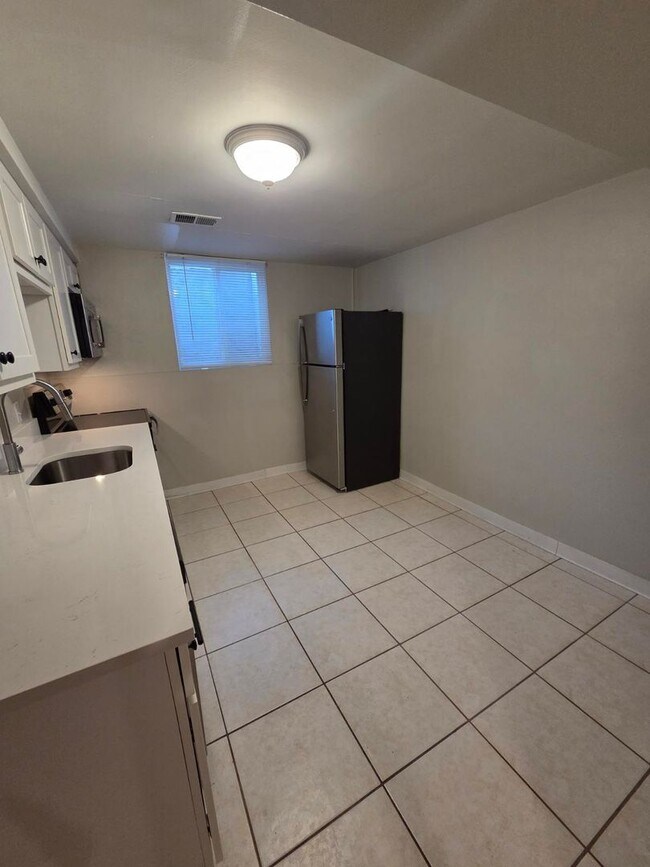 Building Photo - Stylishly Updated and Super Spacious 1-Bed...