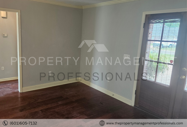 Building Photo - 121 Cherry Laurel Cir