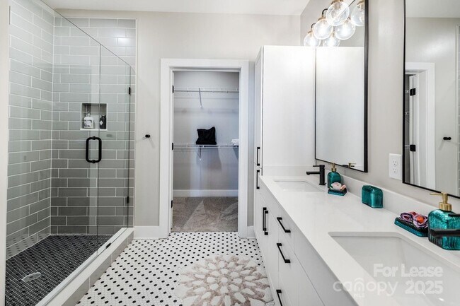 Building Photo - 101 W Morehead St