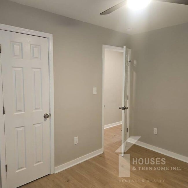 Building Photo - 511 Hampton Ave