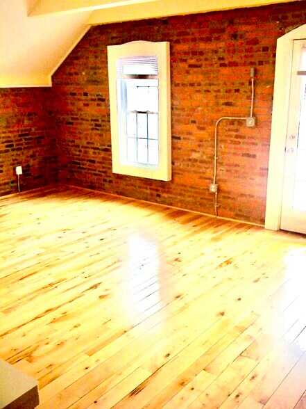 Building Photo - 2168 Thurman Ave