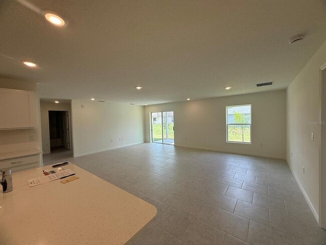 Building Photo - 293 Lafleur St