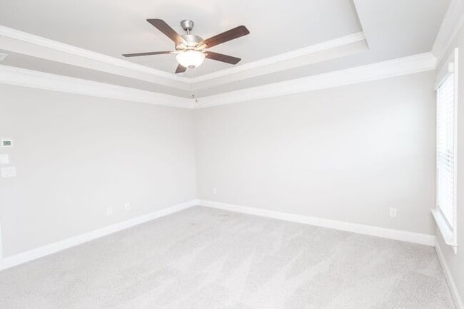 Building Photo - 3 story townhome in a great location in Chamblee