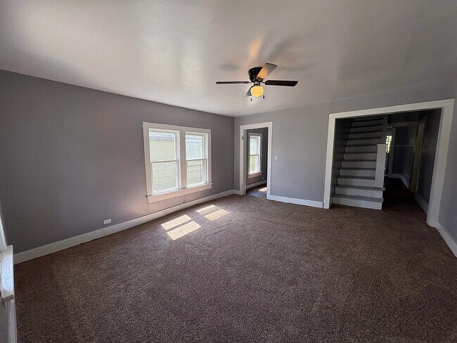 Building Photo - 314 W Mulberry Ave