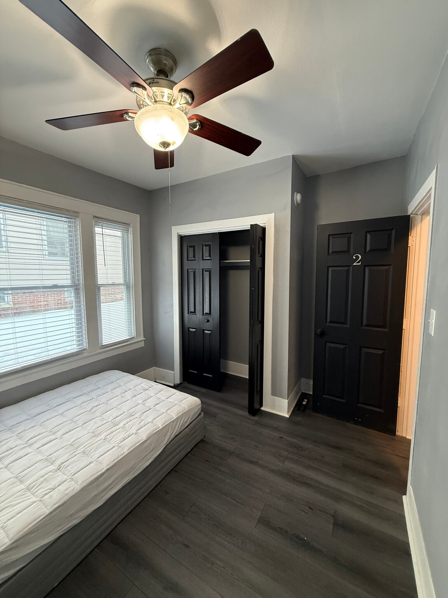 Building Photo - 1322 Madison St