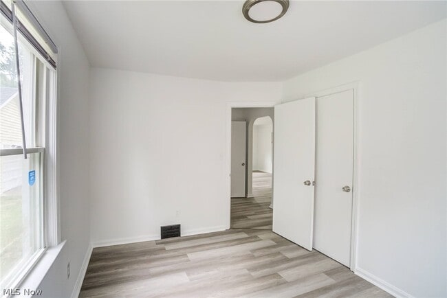 Building Photo - 1343 Victory Dr