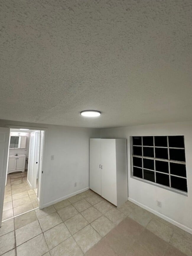 Building Photo - JP - Early