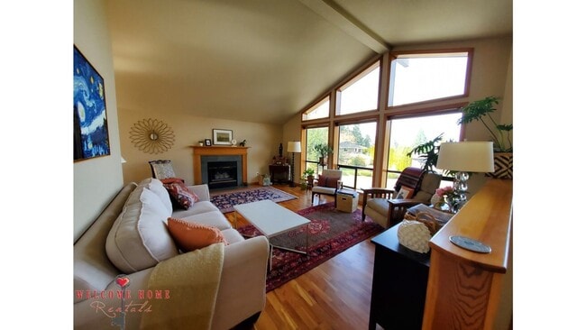 Building Photo - HUGE 5-BEDROOM home with separate BONUS ROOM!!  Large fenced yard!!!