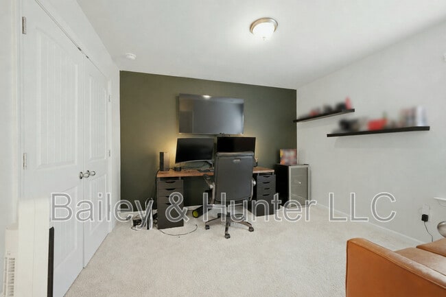 Building Photo - 409 Brooch Wy