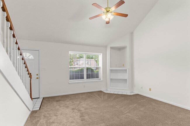 Building Photo - 304-306 Dads Way