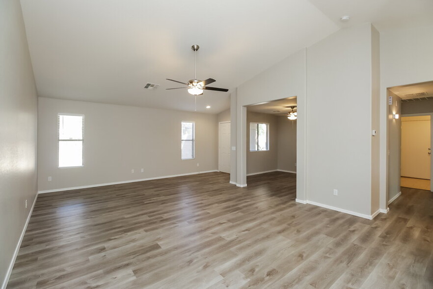 Building Photo - 3041 E Pinto Valley Rd