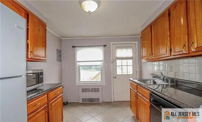 Building Photo - 28B Garfield Park