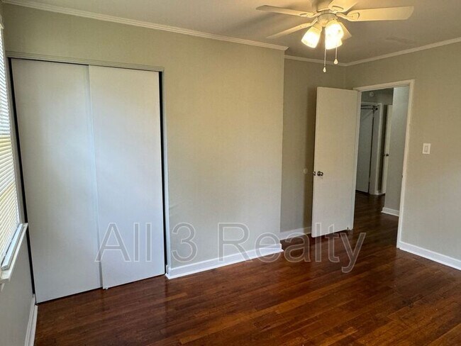 Building Photo - 4259 Hickory Dr