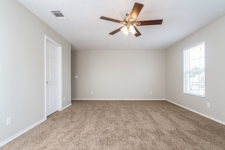 Building Photo - 5153 Sunsail Dr