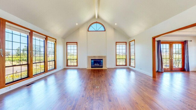 Primary Photo - Beautiful 4 bedroom 3.5 bath Home with 2 c...