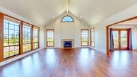 Building Photo - Beautiful 4 bedroom 3.5 bath Home with 2 c...
