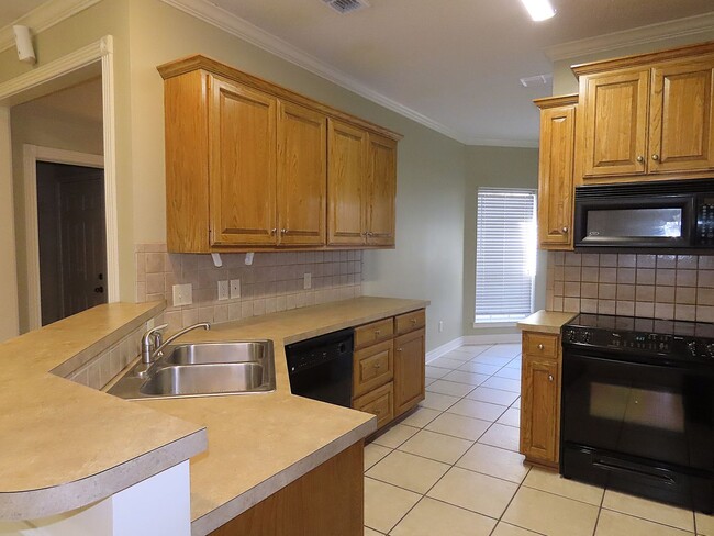 Building Photo - Tyler - Gorgeous 3 Bedroom, 2 Bath Home in...