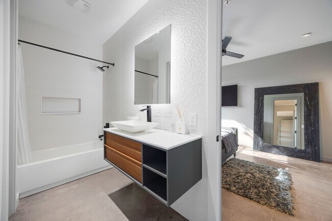 Building Photo - 908 White St