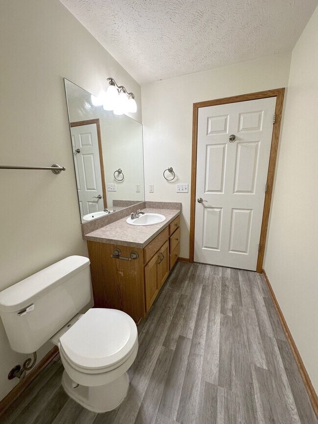 Building Photo - 8621 Lavender Cir