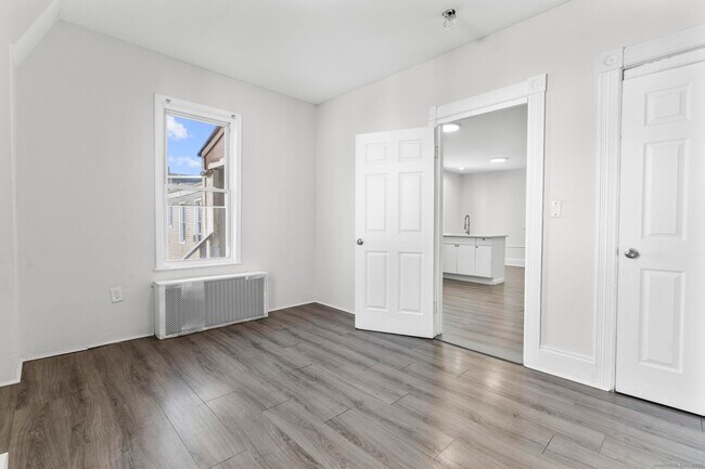 Building Photo - 394 Gregory St