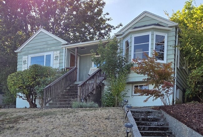 Primary Photo - Charming Charleston Classic close to PSNS!
