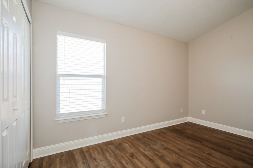 Building Photo - 3163 Pine Haven Dr