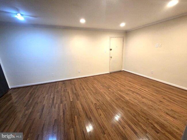 Building Photo - 8000 Chanute Pl