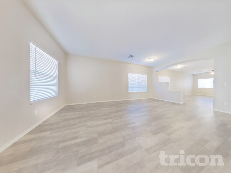 Building Photo - 11910 W Jackson St