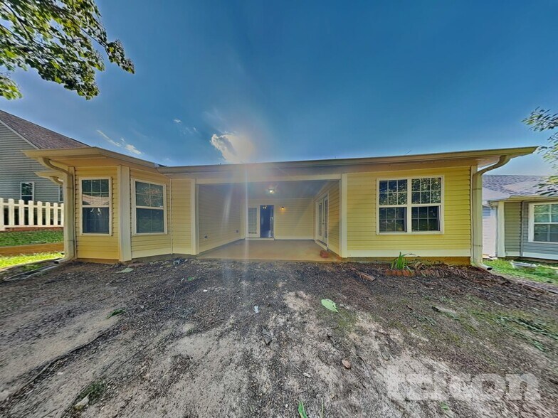 Building Photo - 640 Fairgreen Trail