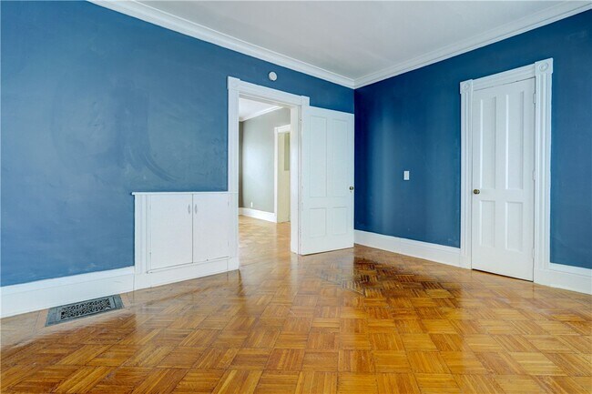 Building Photo - 745 University Ave