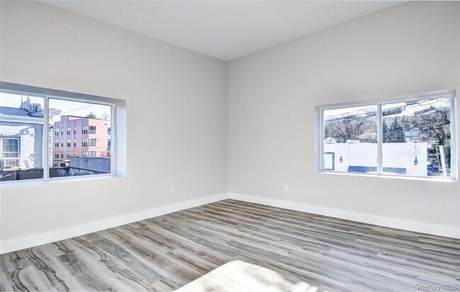 Building Photo - 292 Main St