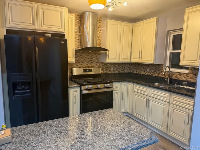 Building Photo - 133-30 125th St