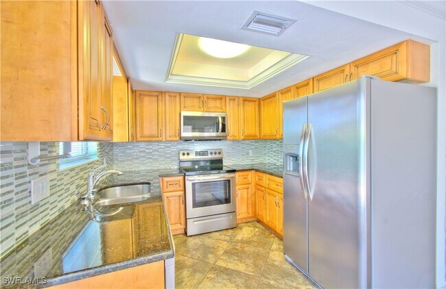 Building Photo - 787 Palm View Dr