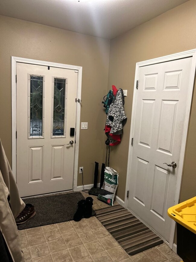 Building Photo - Century 21 Gold Rush - 3 bed, 2.5 bath (North Pole)