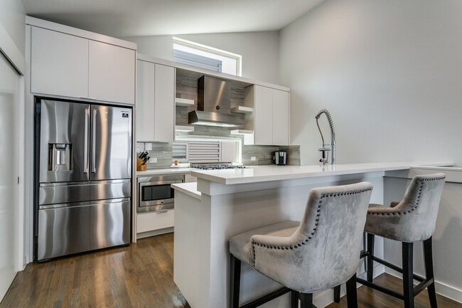 Building Photo - 1839 Euclid Ave