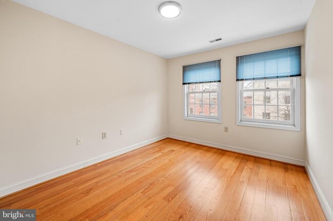 Building Photo - 922 Fell St