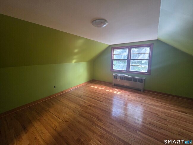 Building Photo - 26 Cumley St