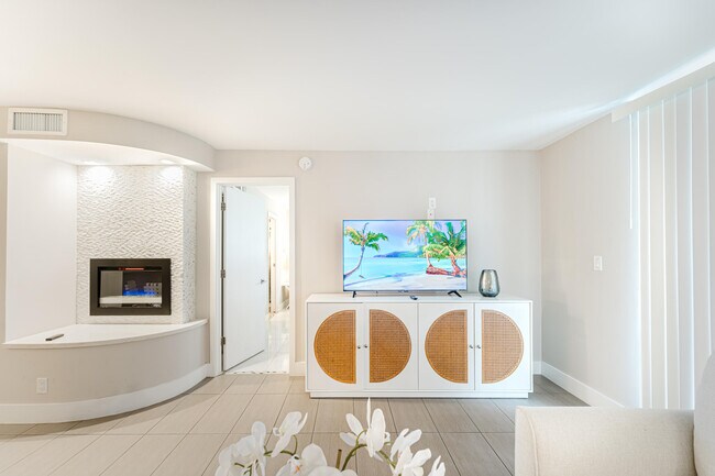 Building Photo - 601 N Ocean Blvd