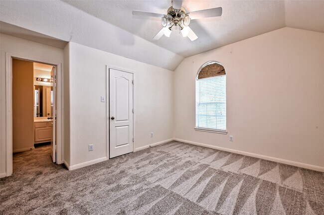 Building Photo - 6806 Rhodes Ct