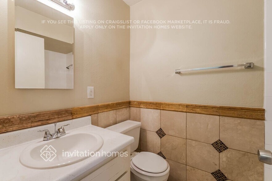 Building Photo - 3152 N 64th Dr