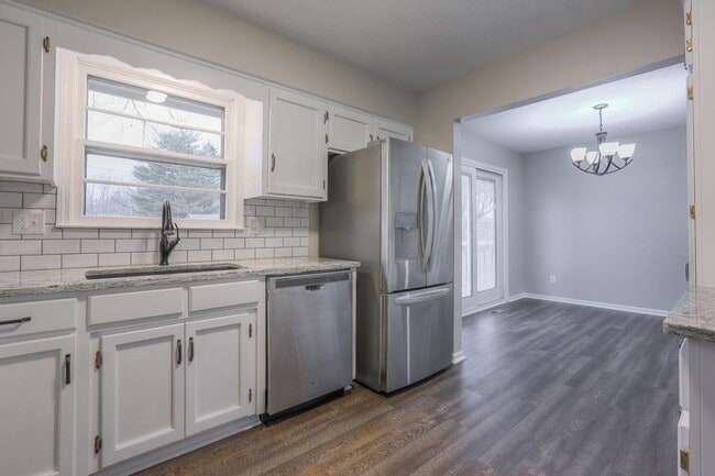 Building Photo - 6725 NW Hilldale Dr