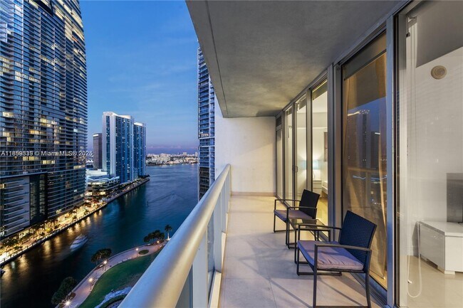 Building Photo - 485 Brickell Ave
