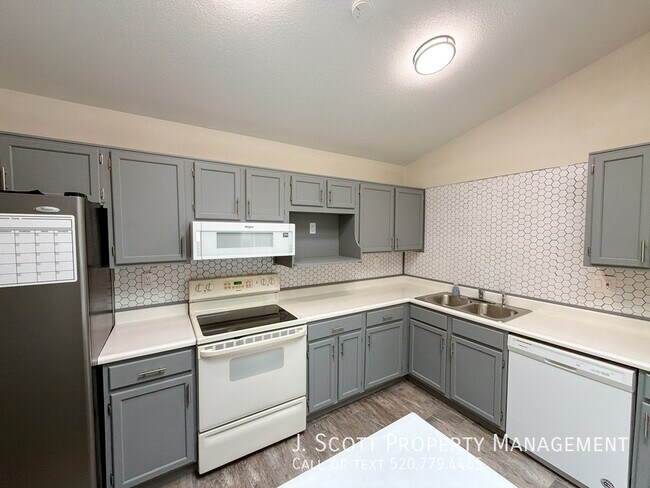 Building Photo - 6424 W Becker Ln