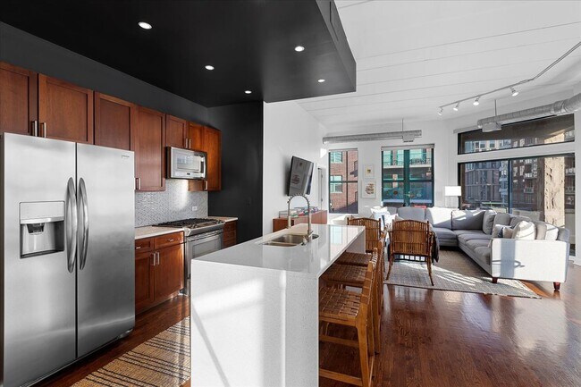 Building Photo - 936 W Madison St