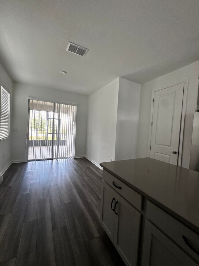 Building Photo - Spacios 4 Bedroom Home for Rent in Orlando - Available NOW!
