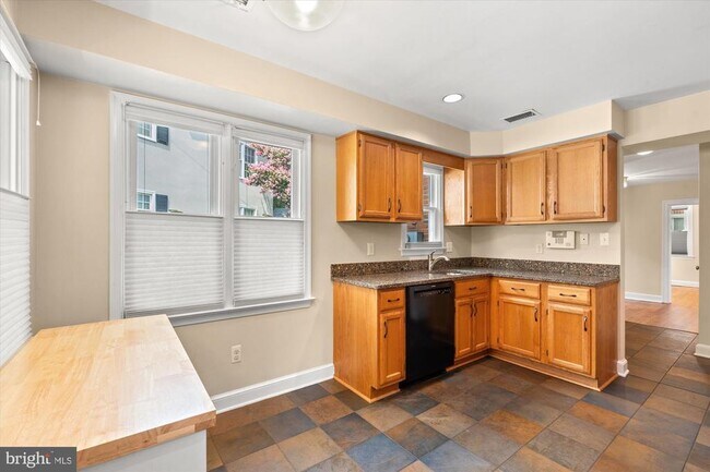 Building Photo - 16 E Braddock Rd