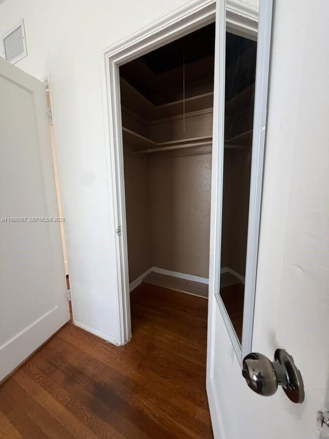 Building Photo - 825 Jefferson Ave