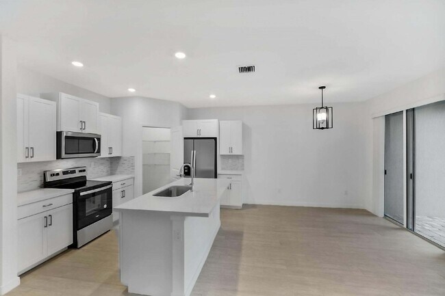 Building Photo - 8554 Via Mar Rosso