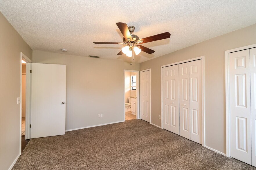 Building Photo - 9613 Villiers Dr N