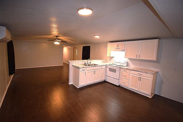 Building Photo - 6000 Spring Creek Rd